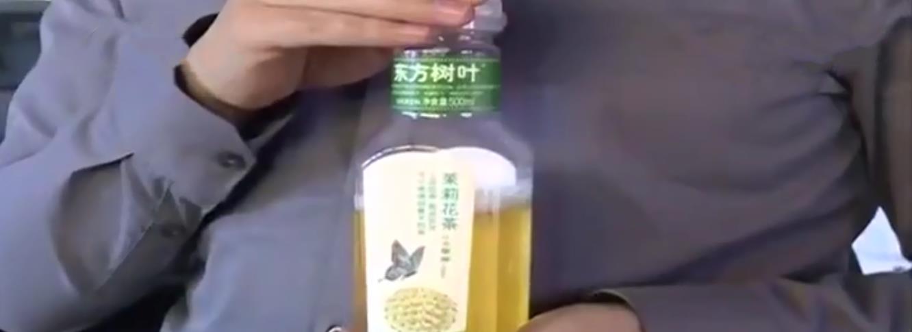 瓶装竹叶水惊现黑色絮状物,官方已介入调查 瓶装竹叶水惊现黑色絮状物,官方已介入调查